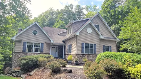 201 Garfield Ln, East Stroudsburg, PA 18301