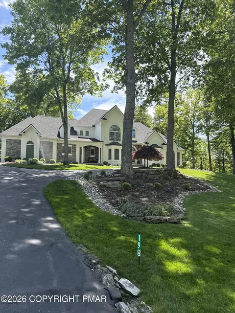 198 Great Bear Way Rd, East Stroudsburg, PA 18302