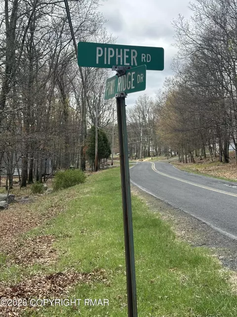 28 Pine Ridge Dr E, Bushkill, PA 18324 photo 3