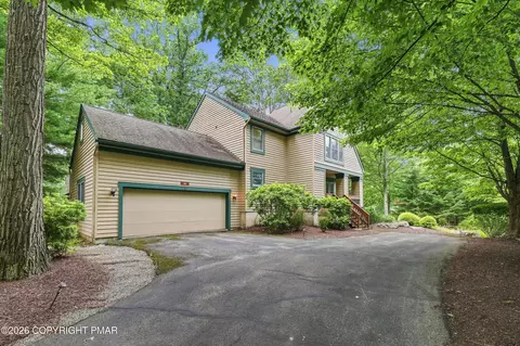 109 Creekside Rd, Buck Hill Falls, PA 18323