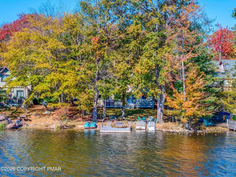 6063 Boardwalk Dr, Tobyhanna, PA 18466