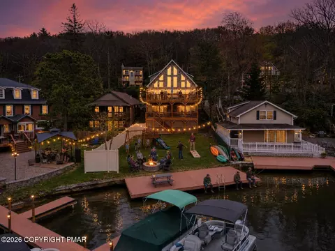 32 S Lake Dr, Lake Harmony, PA 18624