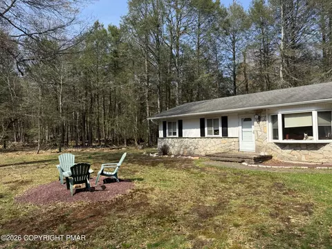 17 Foxhaven Rd, Albrightsville, PA 18210