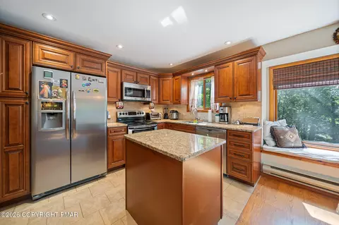 Kitchen - 187 Radcliff Rd, Bushkill, PA 18324 photo 1 of 2
