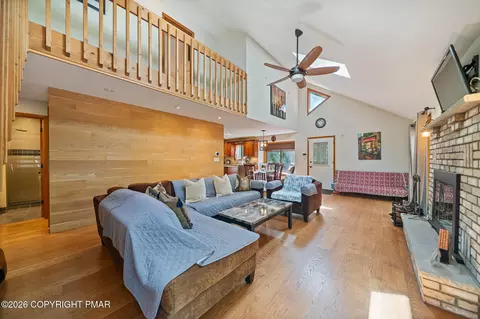 Living - 187 Radcliff Rd, Bushkill, PA 18324 photo 1 of 1
