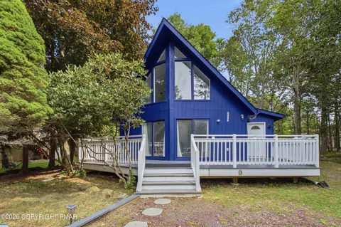 3537 Peak Dr, Tobyhanna, PA 18466