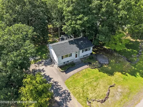 105 Ledgewood Dr, East Stroudsburg, PA 18301