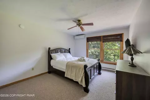 411 Hickory Dr, Tannersville, PA 18372