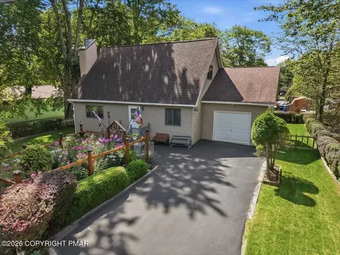 7110 Robinwood Dr, Tobyhanna, PA 18466