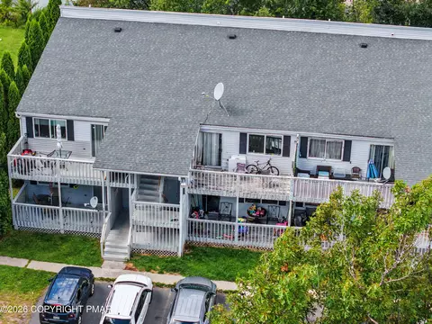 105 View Ct, Mount Pocono, PA 18344