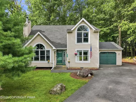 123 Pasquin Dr, East Stroudsburg, PA 18301
