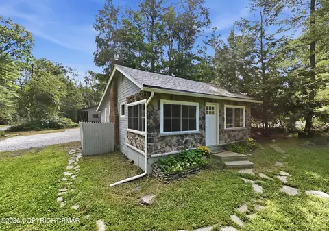 126 W West View Cir, East Stroudsburg, PA 18302