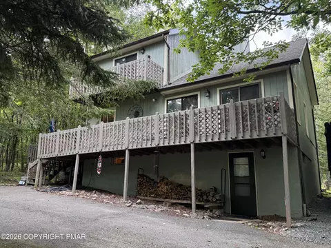 67 Arapahoe Rd, Albrightsville, PA 18210