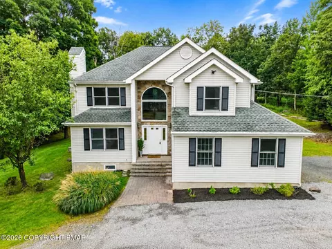 902 Thornberry Ct, East Stroudsburg, PA 18302