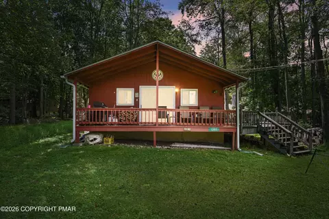 1340 Arrowhead Dr, Pocono Lake, PA 18347