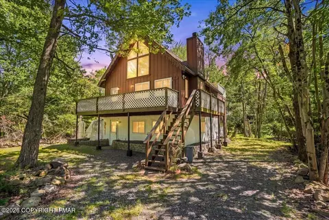 6520 Runnymeade Ln, Tobyhanna, PA 18466