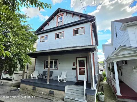 31 E Ludlow St, Summit Hill, PA 18250