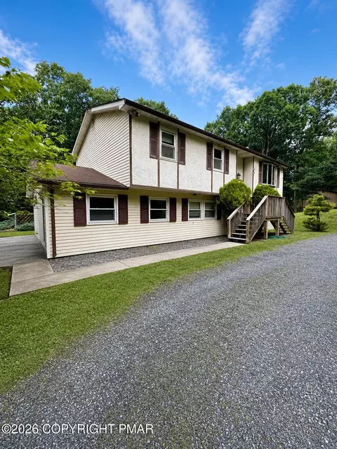 3122 Gabrielle Ln, East Stroudsburg, PA 18301