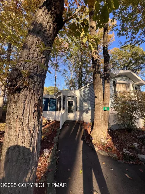 155 Bariton Ct, Bartonsville, PA 18321