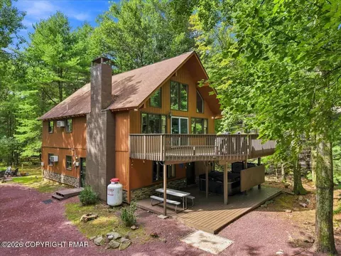67 Lupine Dr, Lake Harmony, PA 18624