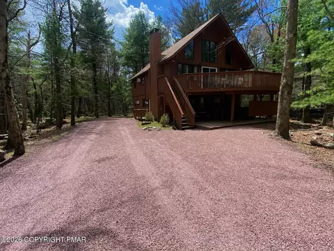 67 Lupine Dr, Lake Harmony, PA 18624