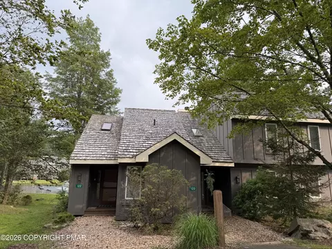 120 Snow Ridge Cir, Blakeslee, PA 18610