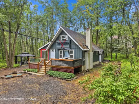 218 Onawa Trl, Pocono Lake, PA 18347