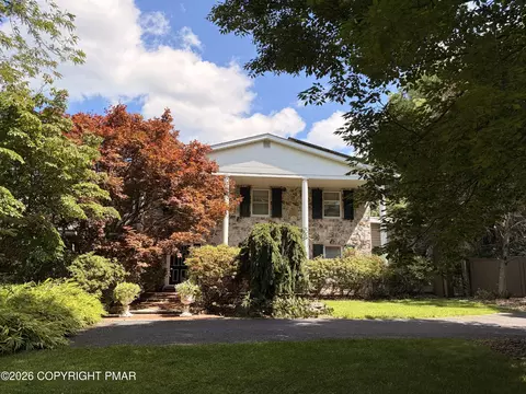 164 Chestnut Oak Dr, Tannersville, PA 18372
