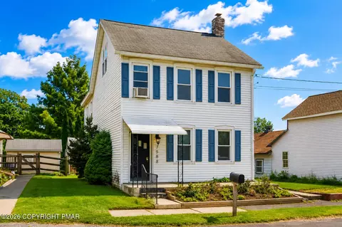 7588 Trexler Cir, Trexlertown, PA 18087
