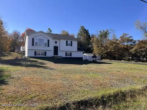 216 Center Dr, Blakeslee, PA 18610