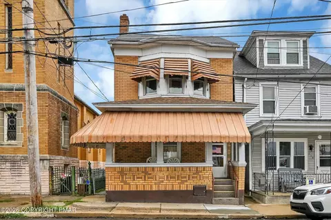 221 N Mill St, Saint Clair, PA 17970