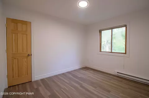Bedroom - 1142 Yorkshire Ln, Bushkill, PA 18324 photo 4 of 6