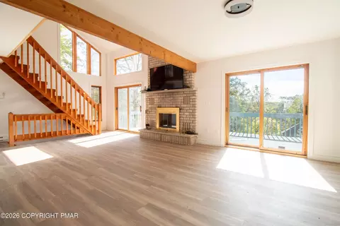 Living - 1142 Yorkshire Ln, Bushkill, PA 18324 photo 8 of 10