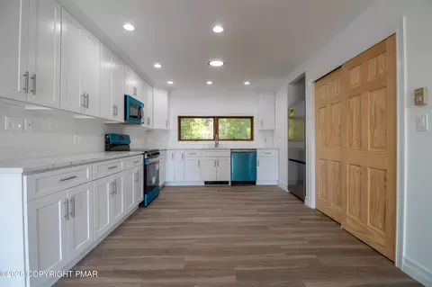 Kitchen - 1142 Yorkshire Ln, Bushkill, PA 18324 photo 1 of 4