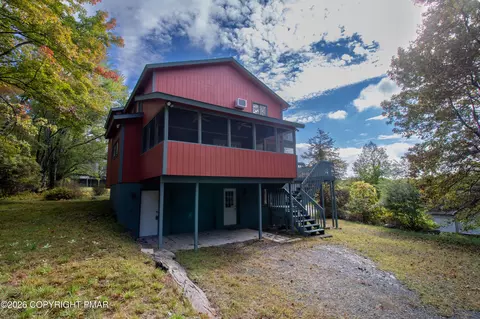 Exterior - 1142 Yorkshire Ln, Bushkill, PA 18324 photo 6 of 23