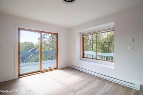 Living - 1142 Yorkshire Ln, Bushkill, PA 18324 photo 10 of 10