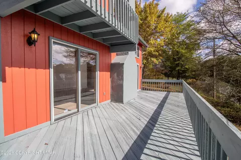 Exterior - 1142 Yorkshire Ln, Bushkill, PA 18324 photo 7 of 23