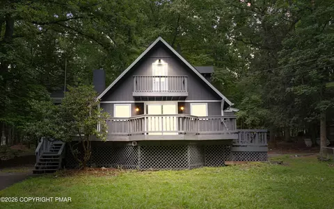 100 Outer Dr, Dingmans Ferry, PA 18328