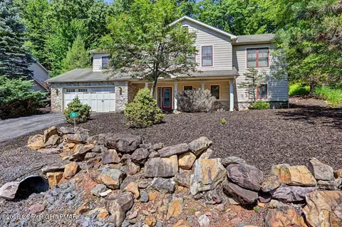 10 Bluestone Ct, Lake Harmony, PA 18624