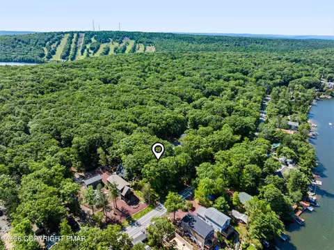 117 S Lake Dr, Lake Harmony, PA 18624