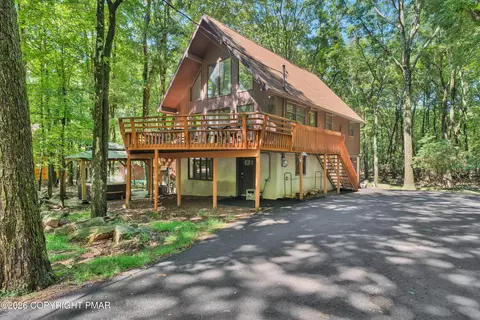 24 Wood St, Lake Harmony, PA 18624