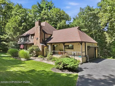 5719 Wildflower Cir, Stroudsburg, PA 18360