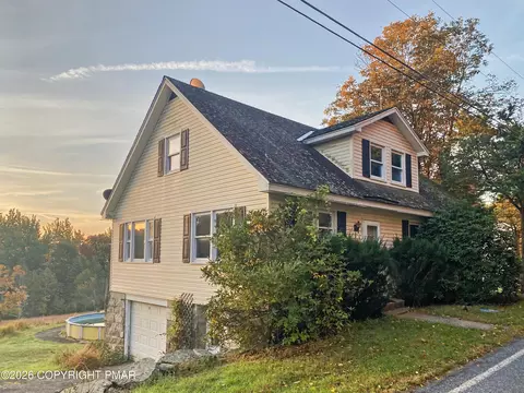 1424 Twin Pine Rd, Stroudsburg, PA 18360