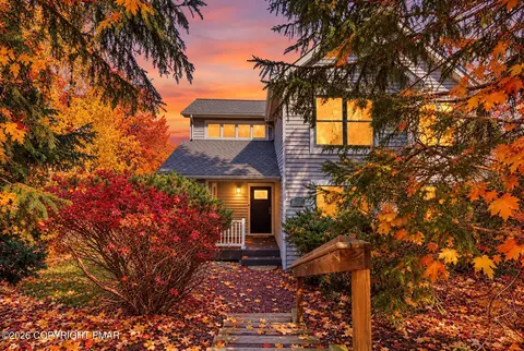 347 Hemlock Ln, Tannersville, PA 18372