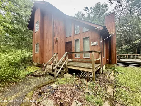 108 Tulip Trl, Tobyhanna, PA 18466