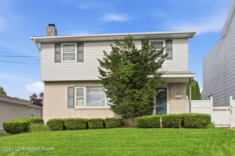 3227 N Hobson St, Whitehall, PA 18052