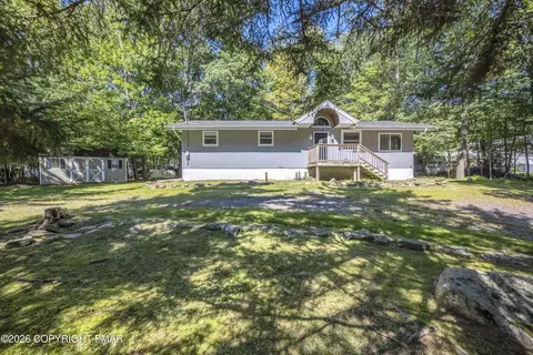 5262 Holiday Dr, Pocono Summit, PA 18346