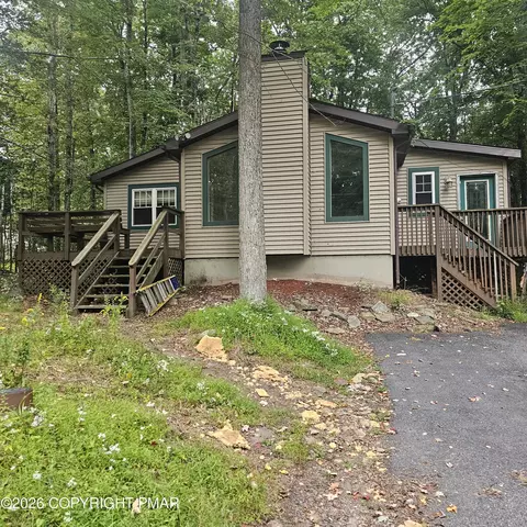 9110 Belvedere Rd, Tobyhanna, PA 18466
