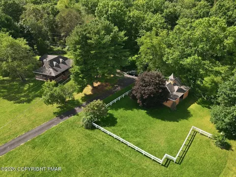 156 Schoonover Ln, East Stroudsburg, PA 18301