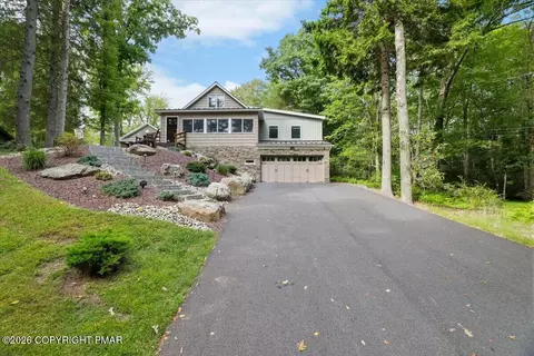 148 N Lake Dr, Lake Harmony, PA 18624